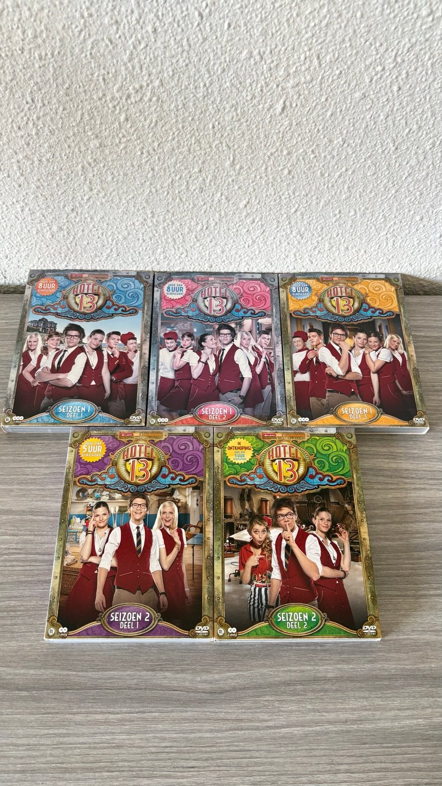 Hotel 13 - Seizoen 1 & 2 (complete serie), Gebruikt, Alle leeftijden, Inclusief doosje, Ophalen of Verzenden