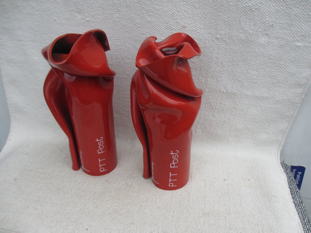 2 stuks Henk Jurriaans, object/vaas, gesigneerd jaren 80, Object, Ophalen of Verzenden, 32 cm, Rood