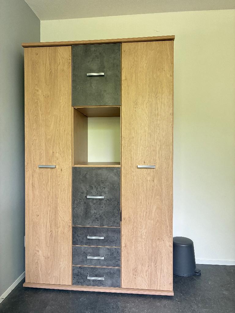 Mooie klerenkast, Huis en Inrichting, Kasten | Kledingkasten, 100 tot 150 cm, 200 cm of meer, Zo goed als nieuw, Modern