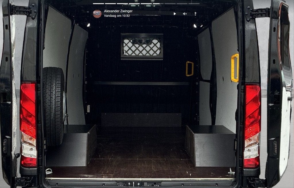 Iveco Daily 35C21 Hi-Matic Luchtvering 3.5T Trekhaak, Auto's, Automaat, Stof, Gebruikt, Zwart