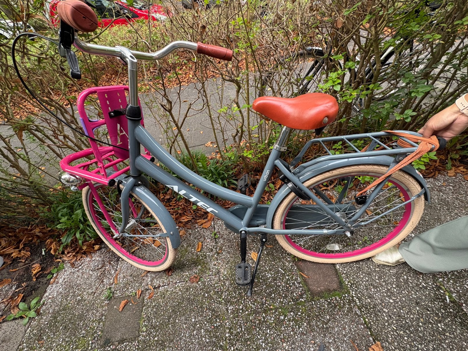 Leuke meisjes fiets, grijs met roze! Alles werkt!, Ophalen, Gebruikt, Terugtraprem