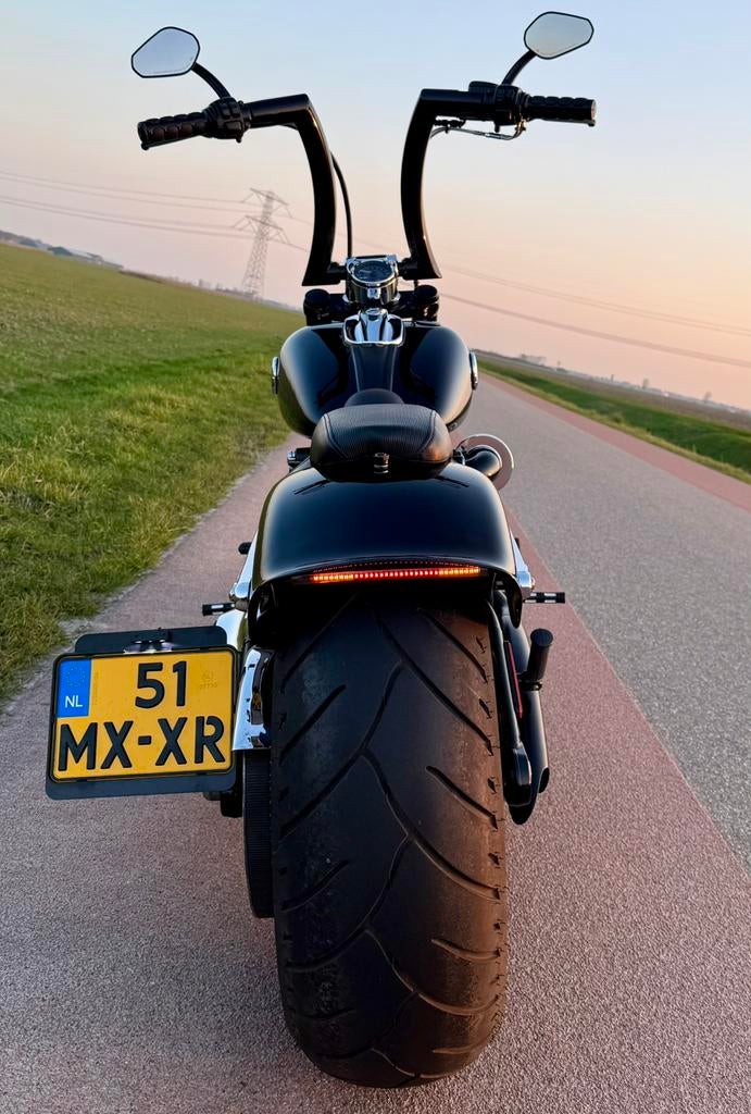 Foto 13 van BREAKOUT CUSTOM, VANCE & HINES, 2014, LED, 14” Fat stuur