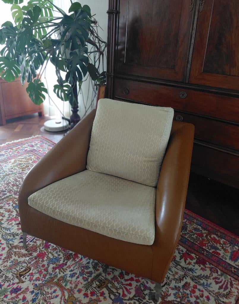 LIGNE ROSET fauteuil , PERFECTE STAAT, Huis en Inrichting, Fauteuils, Zo goed als nieuw, Leer, Stof, 50 tot 75 cm, 75 tot 100 cm