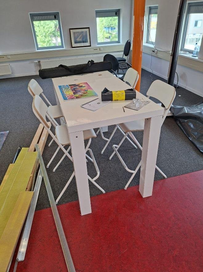 tafel en krukken, Ophalen, Zo goed als nieuw, 90 cm of meer, 4 krukken