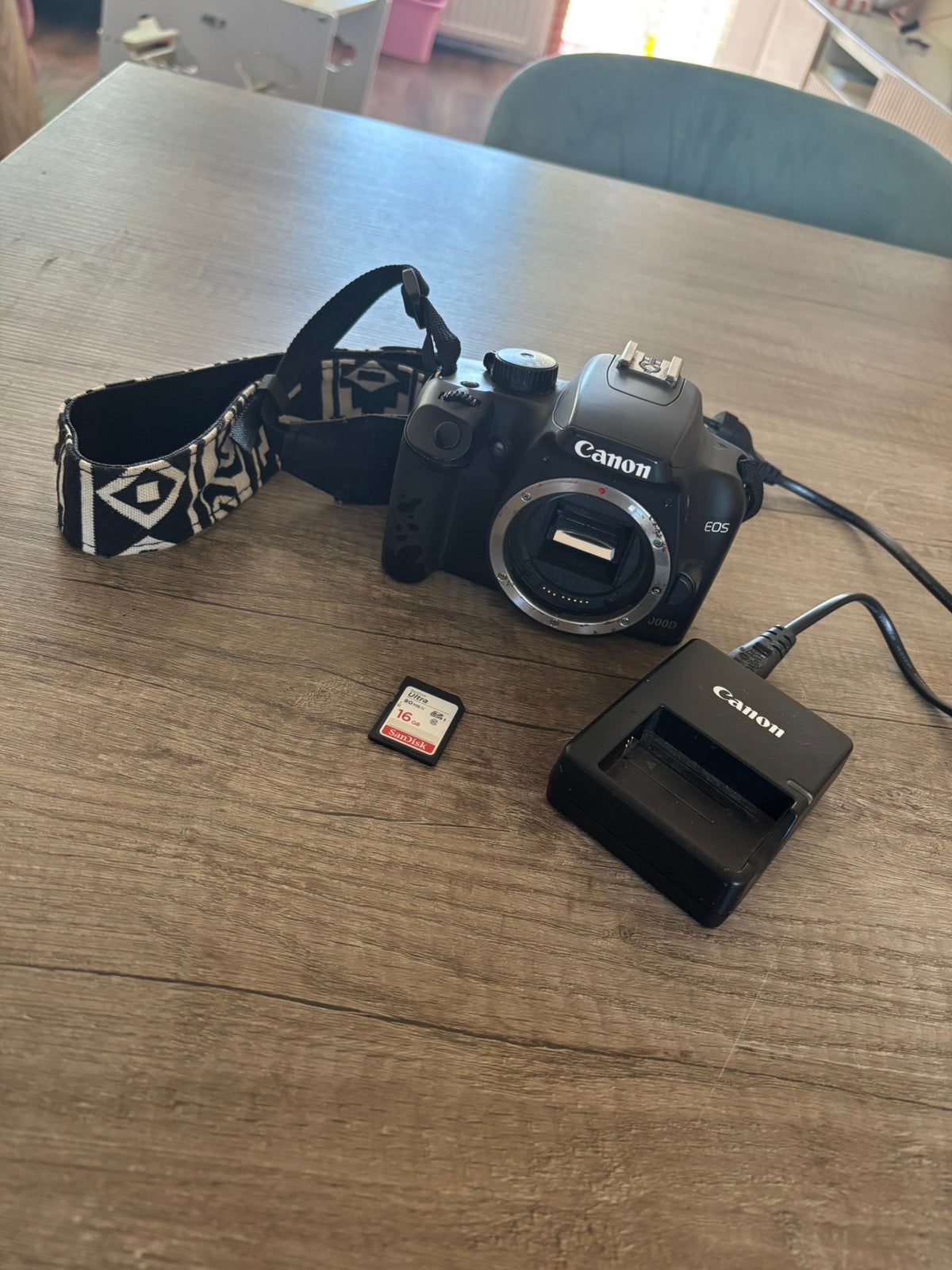 Canon eos 1000D, Audio, Tv en Foto, Fotocamera's Digitaal, Spiegelreflex, Canon, Ophalen of Verzenden, Zo goed als nieuw