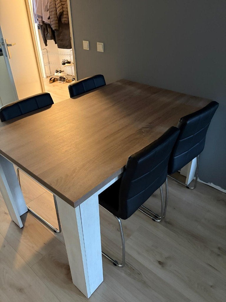 Moderne eettafel 140 x 90 cm – houtlook met witte poten, Ophalen, 100 tot 150 cm, 50 tot 100 cm, Vier personen