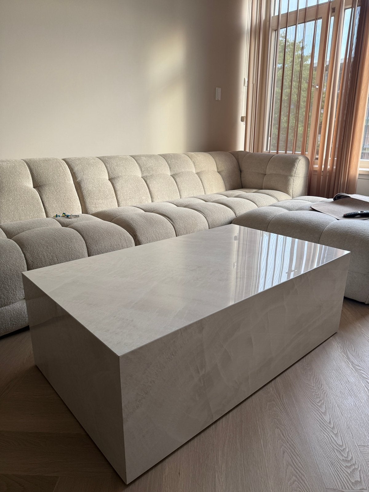 Luxe zware marmeren salontafel – beige, Ophalen, Zo goed als nieuw