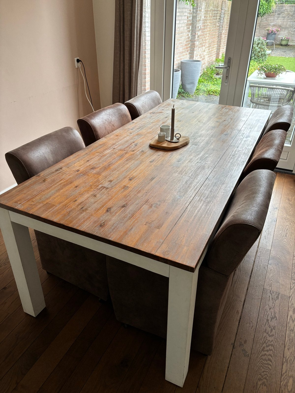 6 eetkamerstoelen: 2 cognac, 4 grijsbruin, met wieltjes, Ophalen, Bruin, Zo goed als nieuw, Stof