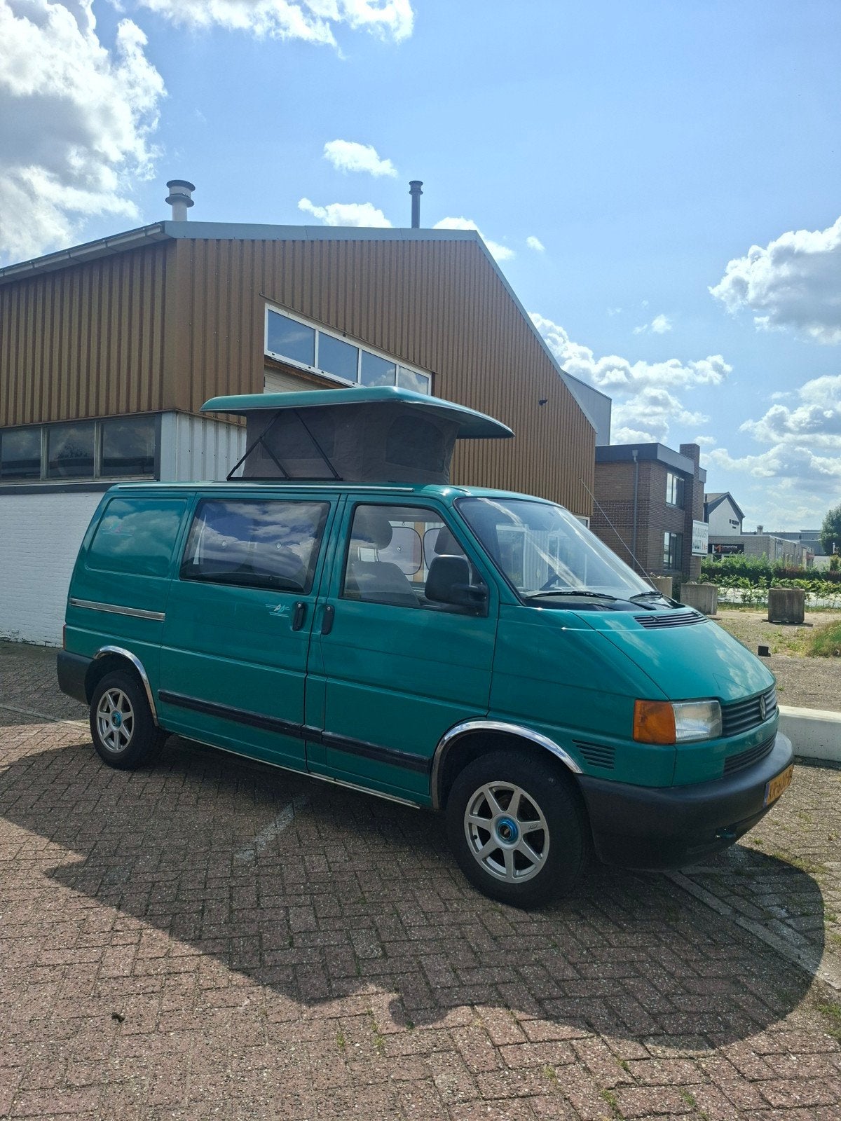 Volkswagen T4 Buscamper | Pop up dak | Inruil mogelijk, Buscamper of Camperbus, Volkswagen, Particulier, 4 tot 5 meter