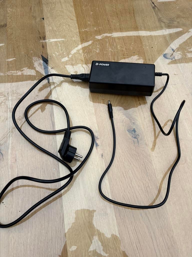 Fiets accu lader giant ease e, Audio, Tv en Foto, Opladers, Ophalen of Verzenden, Zo goed als nieuw