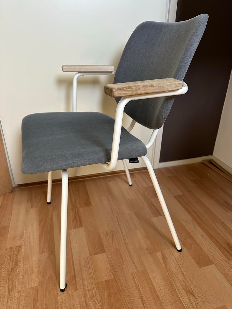 Bodilson, 2 grijze stoelen met armleuningen, Huis en Inrichting, Ophalen of Verzenden, Zo goed als nieuw, Hout, Eén