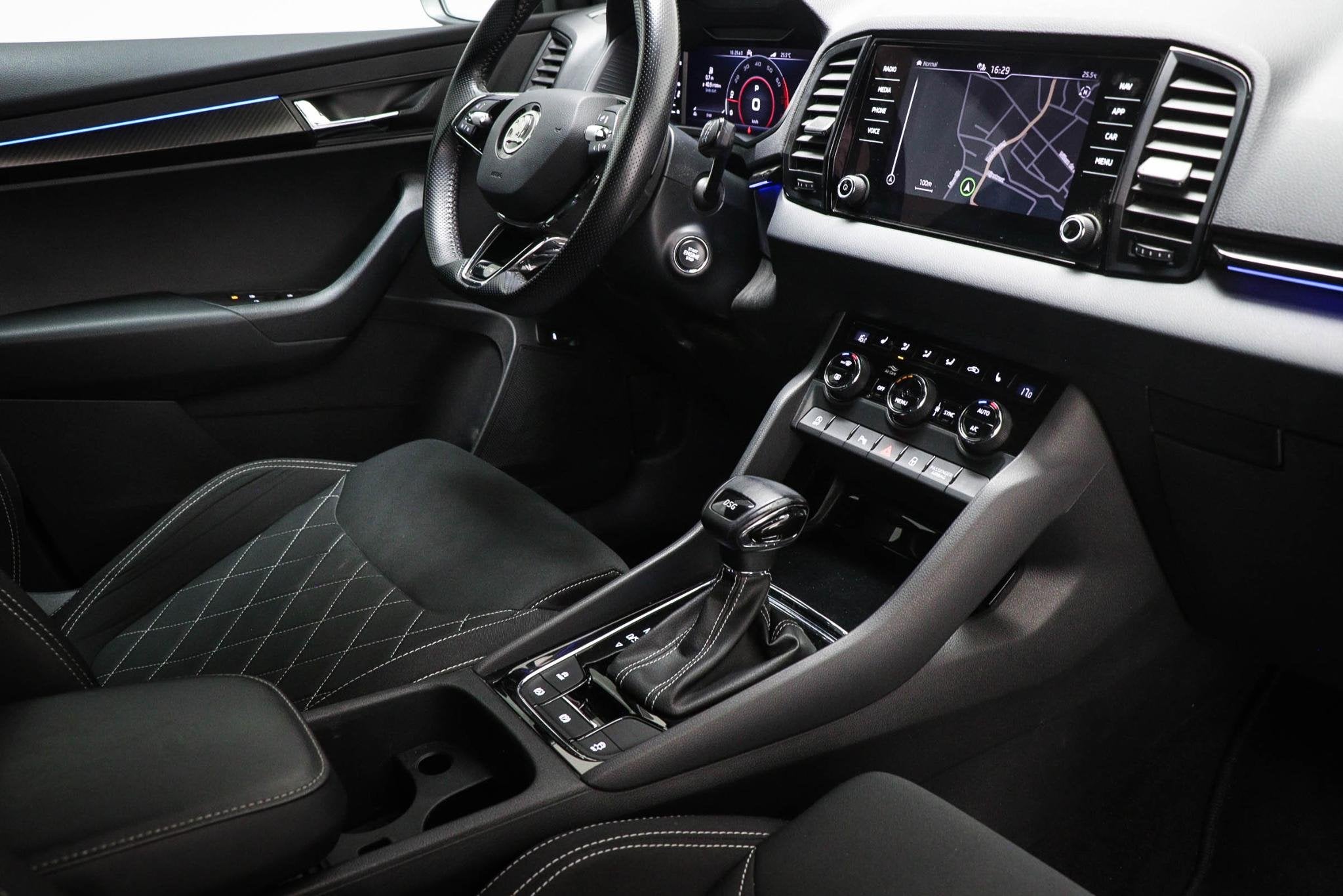 Skoda Karoq 1.5 TSI ACT Sportline Business | STOELVERWARMING, Stof, 4 cilinders, Karoq, Bedrijf