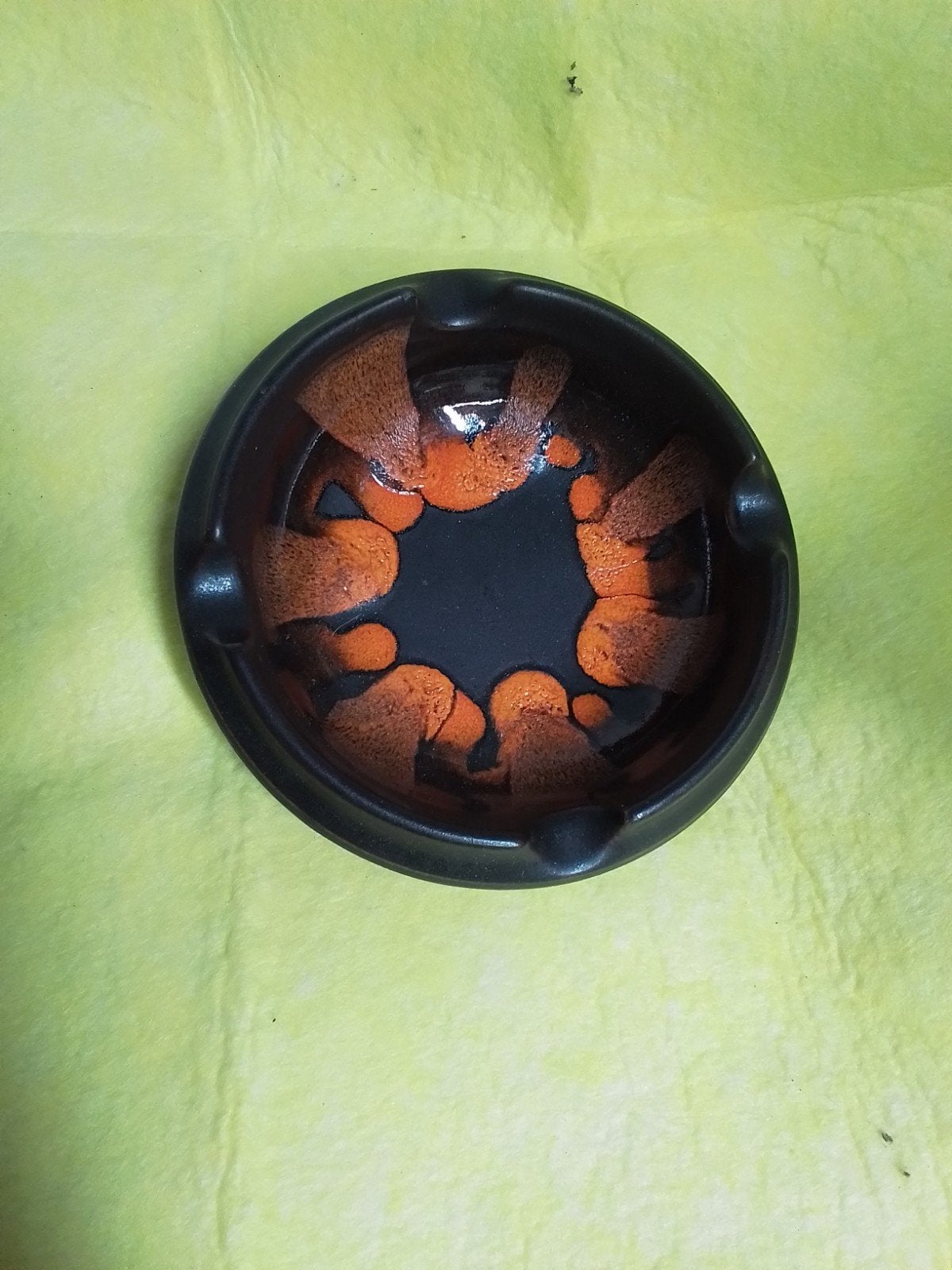 15392) oude asbak ceramic lava doorsnede 15cm, Ophalen of Verzenden, Huis en Inrichting