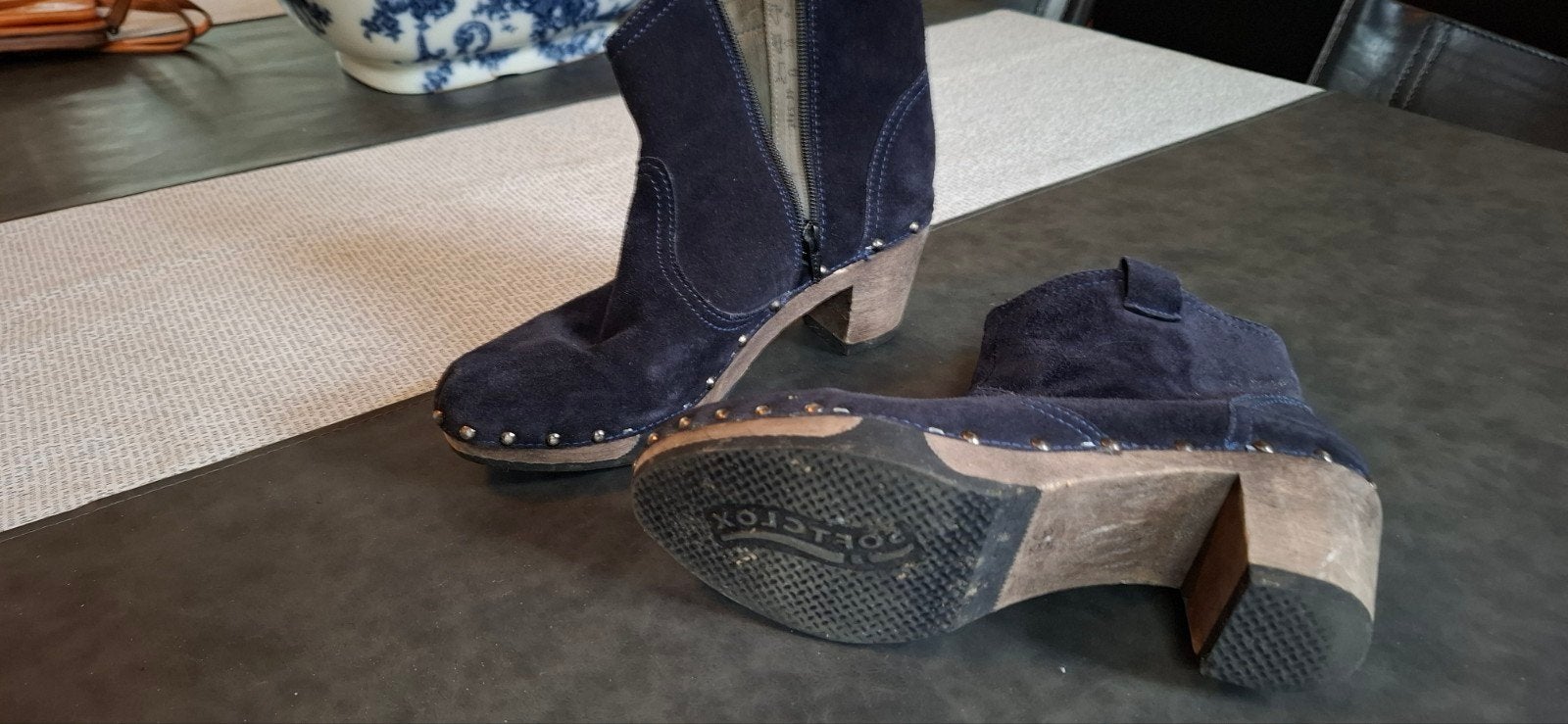 Donkerblauwe suède enkellaarzen met studs, Kleding | Dames, Blauw, Lage of Enkellaarzen, Ophalen of Verzenden, Softclox