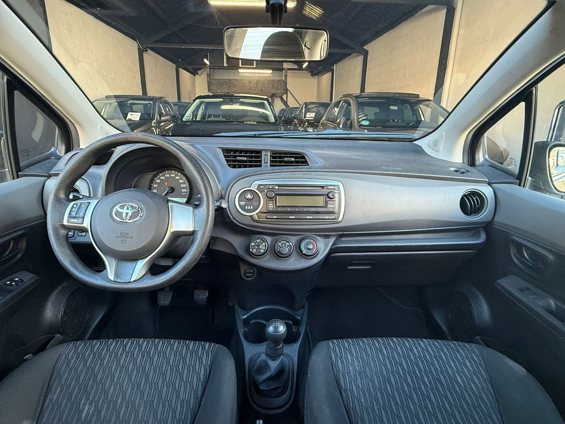 Foto 10 van Toyota Yaris 1.0 VVT-i Dealeronderh | Elektrische Ramen 2011