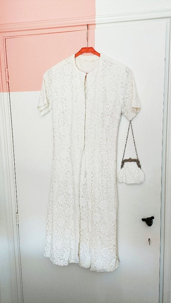 Minimalistische vintage kanten trouwjurk 50's 60's met tas, Trouwjurk, Verzenden, Wit, Zo goed als nieuw