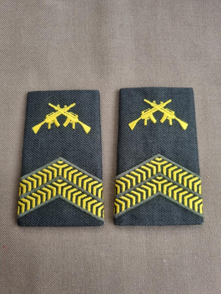 Rangen DT korporaal 1ste klasse olk, Ophalen of Verzenden, Landmacht, Nederland, Embleem of Badge