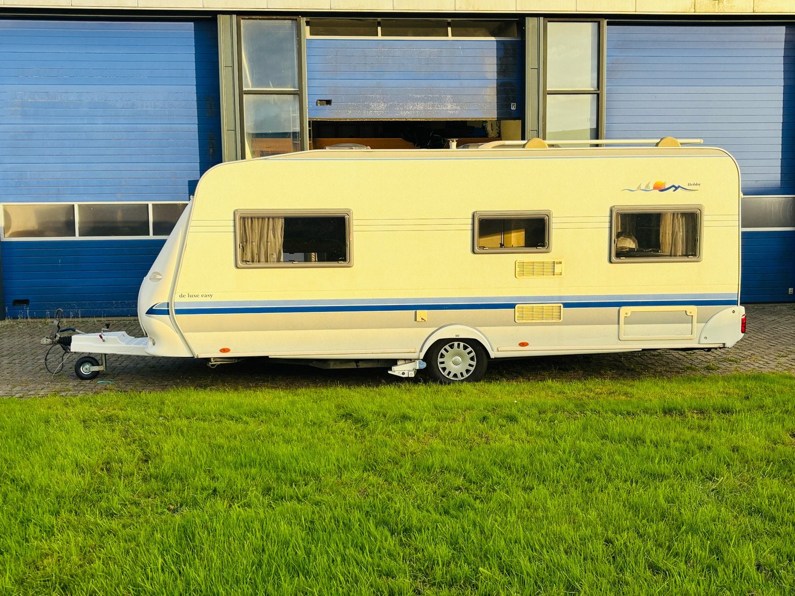 Hobby 540 met nieuwe mover en diepe voortent. Stapelbed!, Mover, Rondzit, Hobby, Particulier