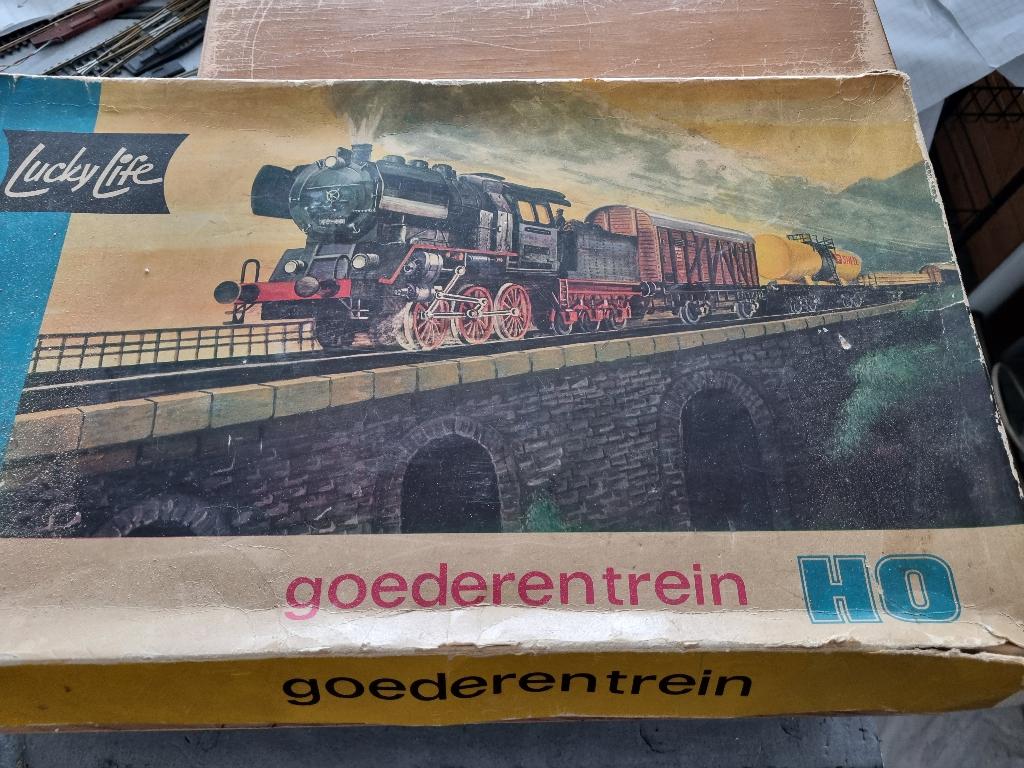 Lucky Life treinset met extra rails, Overige merken, Treinset, Gelijkstroom, Ophalen of Verzenden