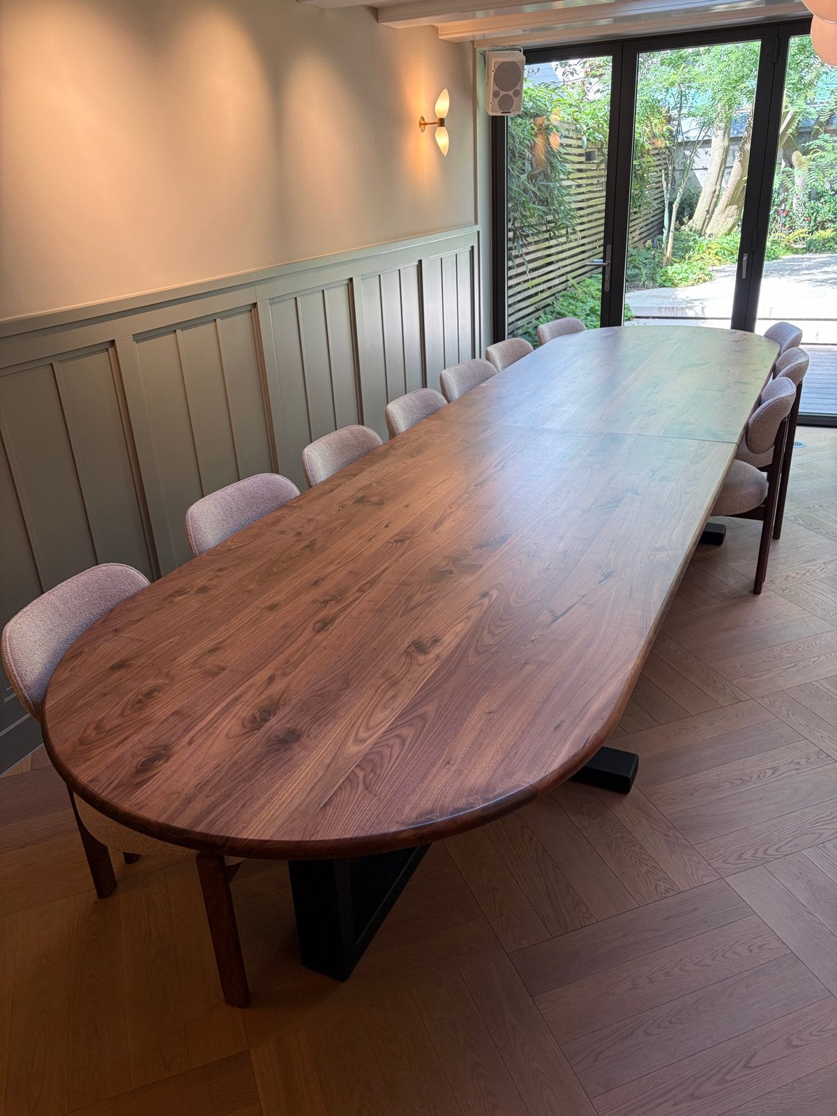 Luxe Notenhouten Ovalen Tafel 450x120cm - 16 Persoons, Huis en Inrichting, Tafels | Eettafels, Nieuw, 100 tot 150 cm, 200 cm of meer