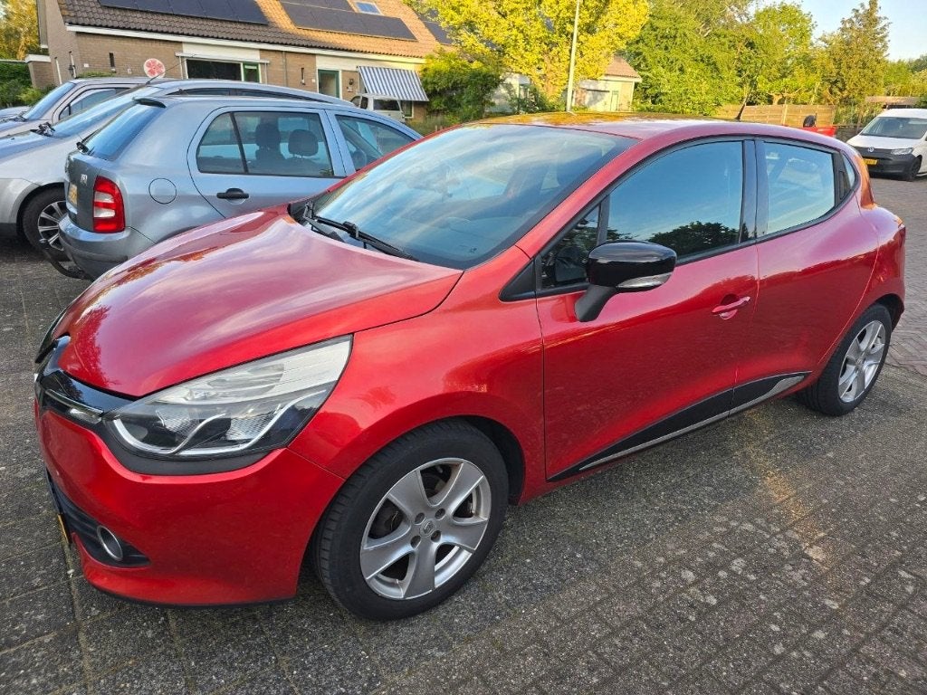 Renault Clio 0.9 TCE 2013 - Airco, Cruise Control, Voorwielaandrijving, Stof, 40 €/maand, Zwart