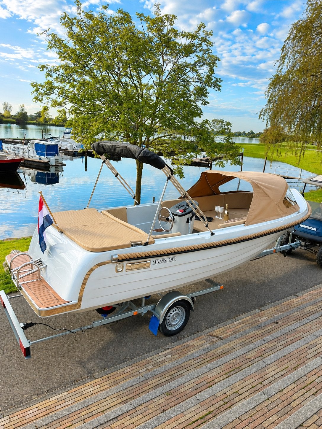 Maassloep 590 Honda 20pk 4takt full opties! ( nieuw ), Ophalen, Zo goed als nieuw, Maassloep, Elektrische start