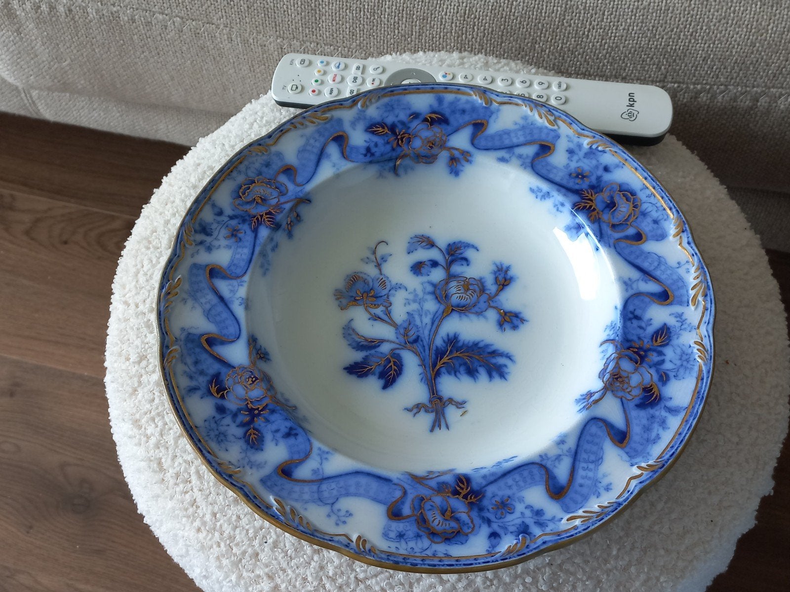 2 Antieke Wedgwood Pearl Ware 'Bouquet' diepe borden, Antiek en Kunst, Antiek | Servies los, Ophalen