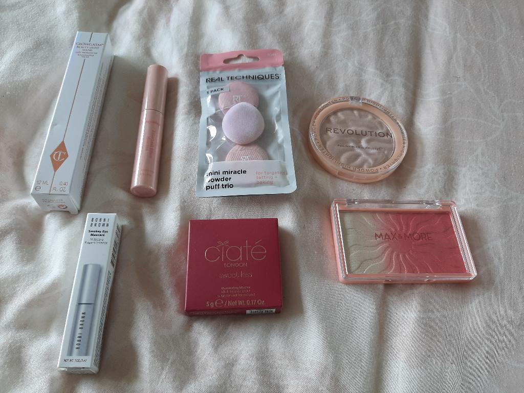 Make-up Charlotte Tilburry, Revolution etc. In 1 koop 10euro, Ophalen of Verzenden, Zo goed als nieuw, Gehele gezicht
