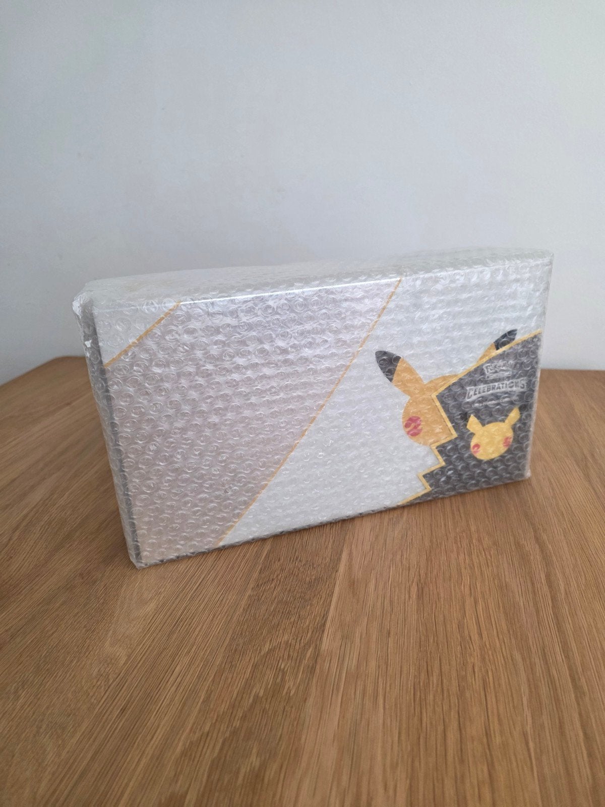 Pokemon Celebrations Ultra-Premium Collection, Hobby en Vrije tijd, Verzamelkaartspellen | Pokémon, Ophalen of Verzenden, Nieuw