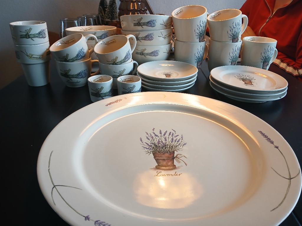Servies lavendel the original world of jet ter stege, Huis en Inrichting, Ophalen, Zo goed als nieuw, Aardewerk, Overige stijlen