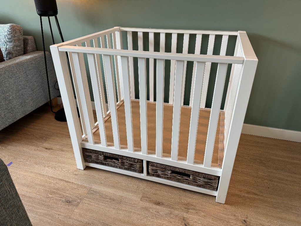 Box Casper wit met rotan manden, incl. matras en hoeslaken, Ophalen, Gebruikt, Rechthoekig, In hoogte verstelbaar