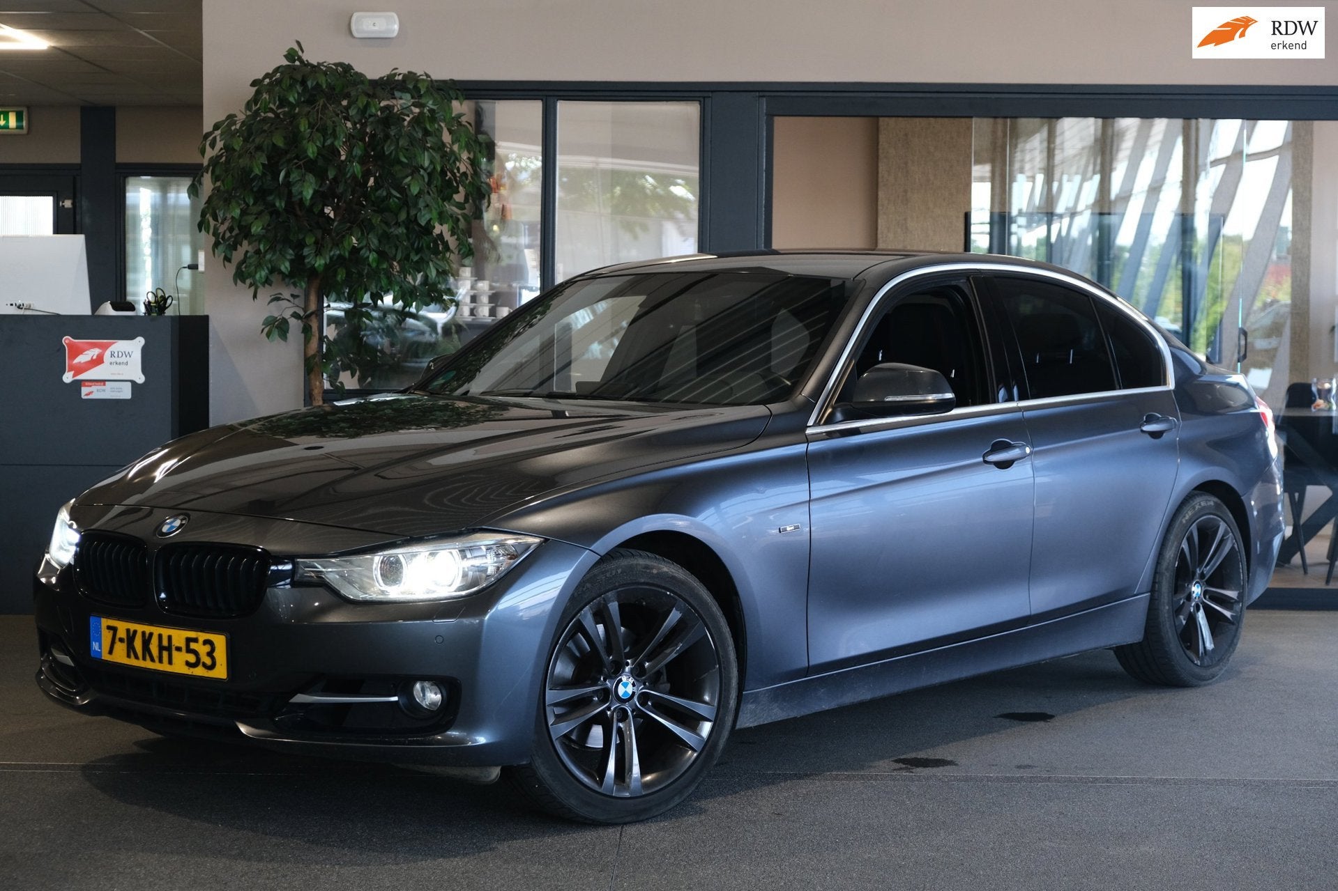 BMW 3-serie 320i Executive 184PK Automaat Led Airco Navi PDC, Automaat, Gebruikt, 4 cilinders, Origineel Nederlands