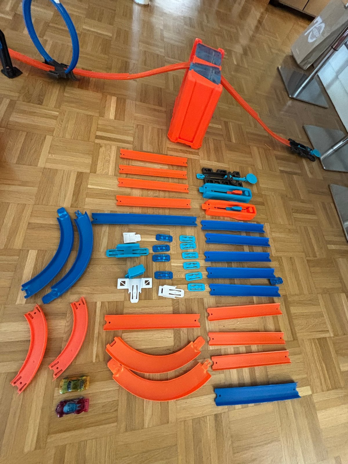 Grote Hot Wheels Track Builder-set met loopings en auto's, Ophalen, Gebruikt