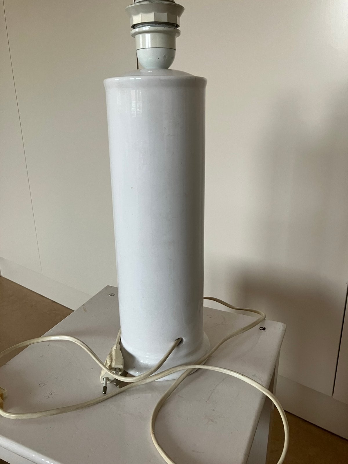 Witte aardewerken tafellampvoet zonder kap, Gebruikt, Overige merken, Keramiek, Minimalistisch