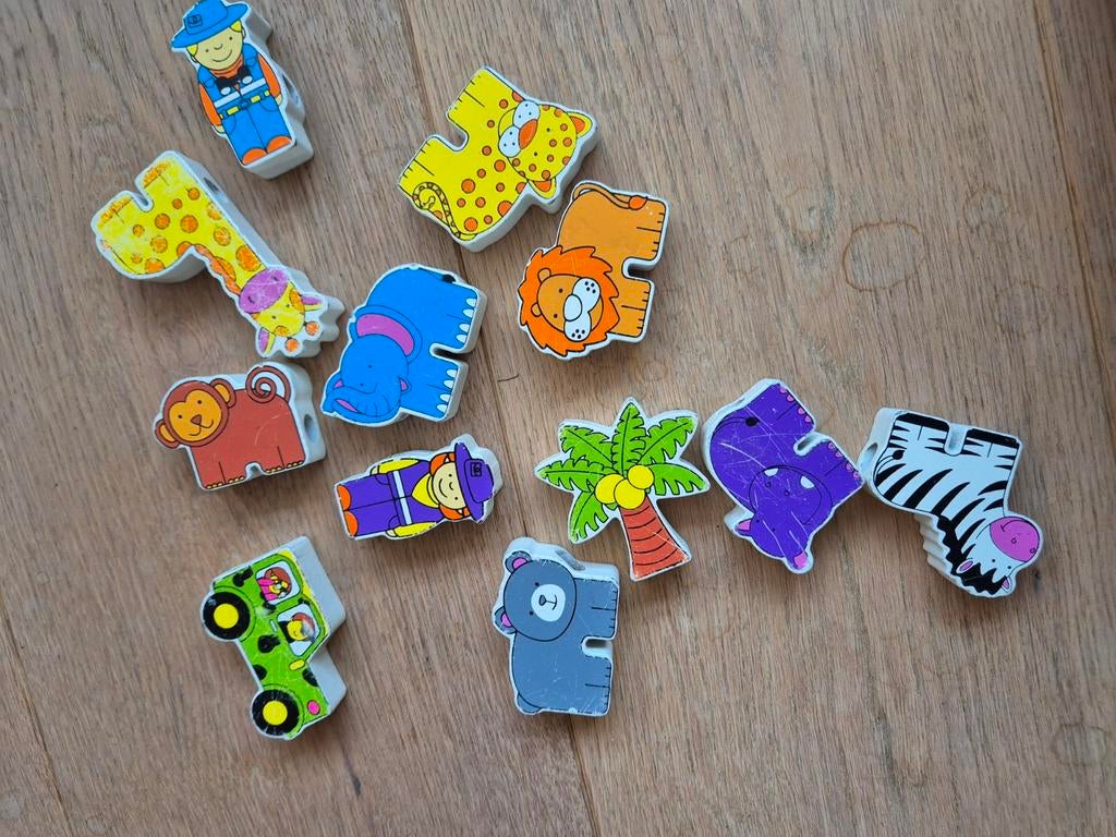 Houten rijgkralen set met dieren en voertuigen, Ophalen of Verzenden, Gebruikt, Overige typen