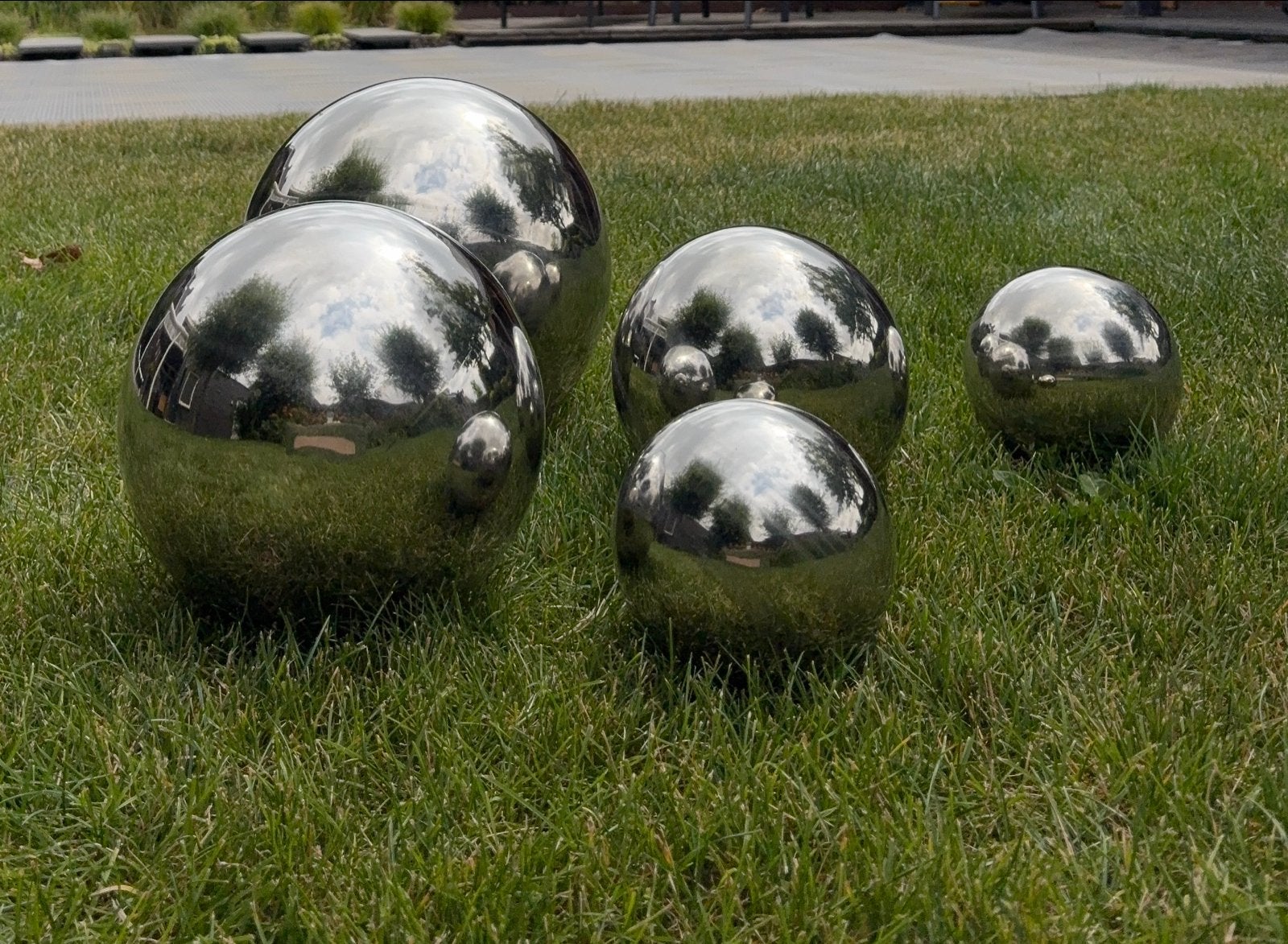 Set van 5 RVS Tuinbollen - Diverse Maten, Ophalen of Verzenden, Zo goed als nieuw, Metaal, Abstract beeld