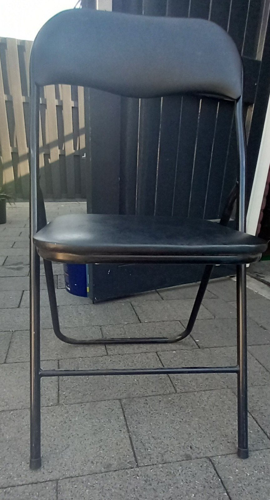 5 zwarte klapstoelen met gebruikssporen, Ophalen, Gebruikt, Zwart, Metaal