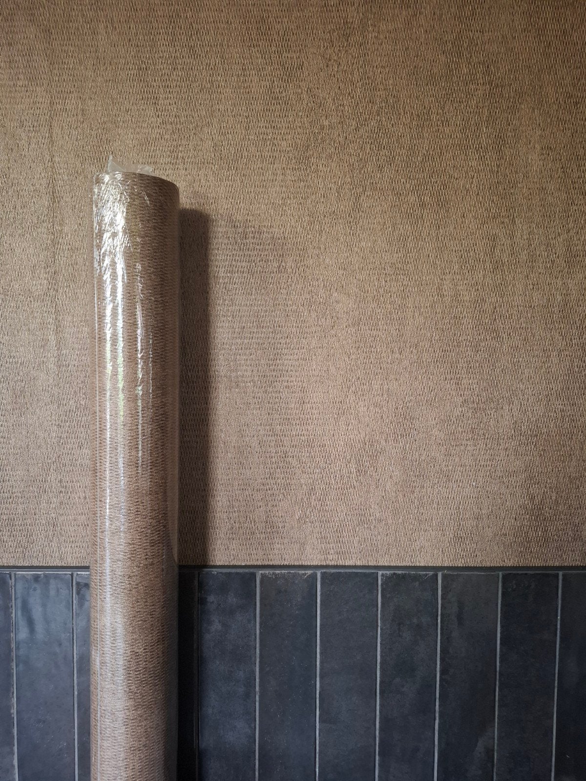 1 volle rol goud/bruin ARTE behang 70 cm breed 10 mtr lang, Huis en Inrichting, Stoffering | Behang, Arte, Ophalen of Verzenden