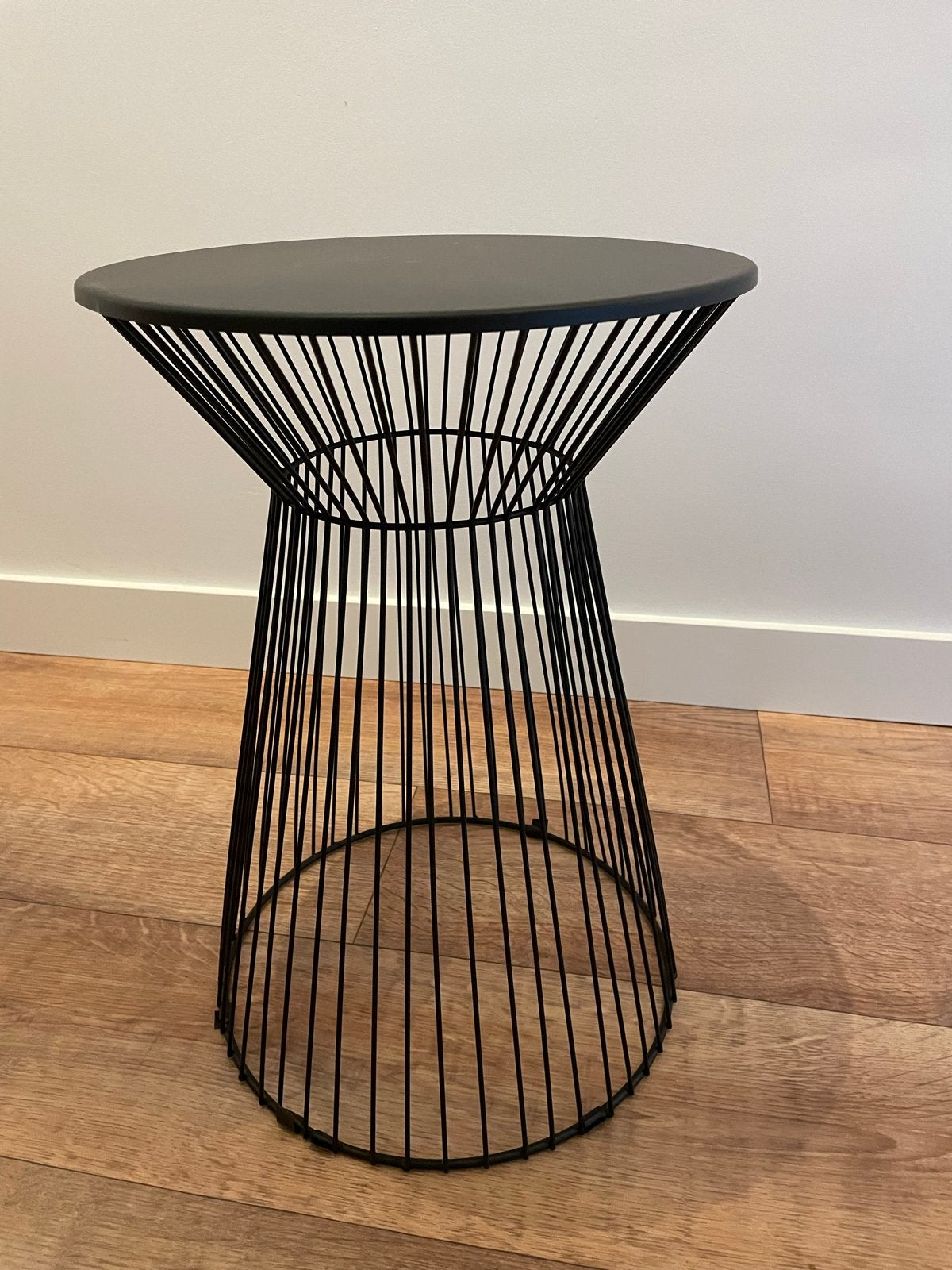 Zwarte metalen bijzettafel - Modern design, Ophalen, Minder dan 45 cm, Minder dan 55 cm, Metaal of Aluminium