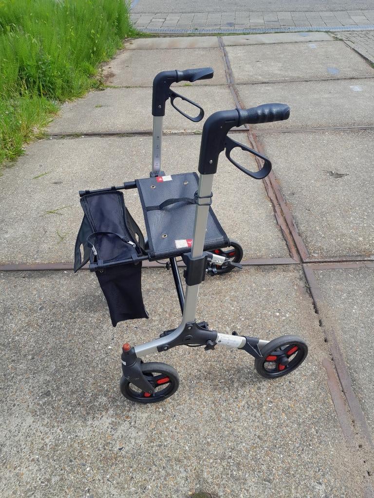 Rollator lichtgewicht, Diversen, Rollators, Ophalen, Lichtgewicht, Zo goed als nieuw