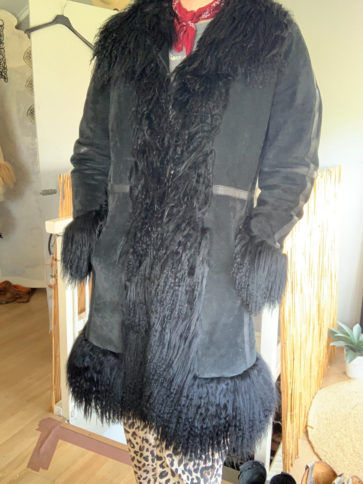 Naf Naf mongolian fur lammy coat M L bohemian jas, Kleding | Dames, Jassen | Winter, Maat 38/40 (M), -, Zwart, -