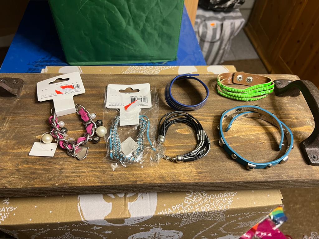 Veel nieuwe/zgan armbandjes ook leuk voor de cv, Ophalen, Nieuw