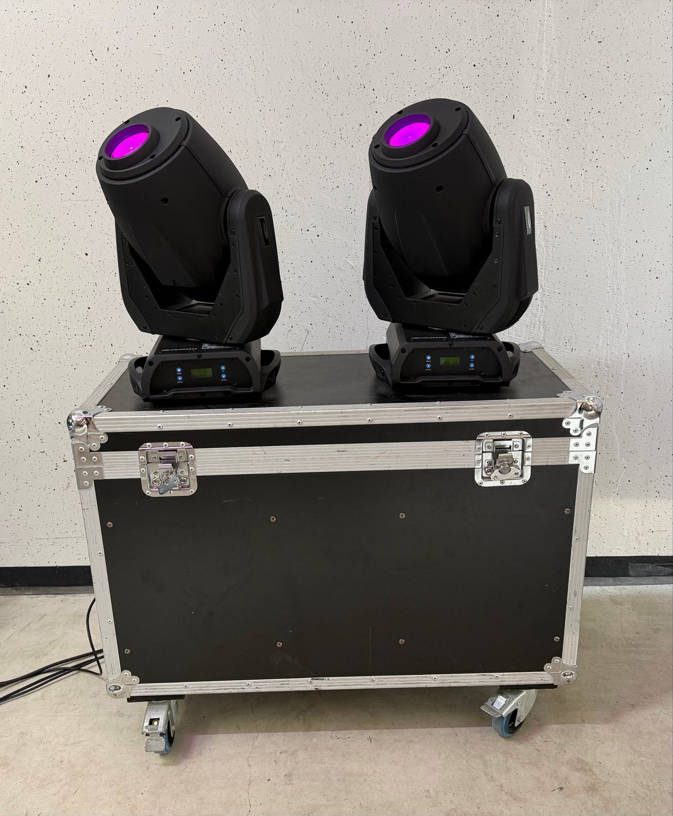 2x Showtec Indigo 5500 Moving Head met Flightcase, Ophalen, Gebruikt, Licht, Kleur