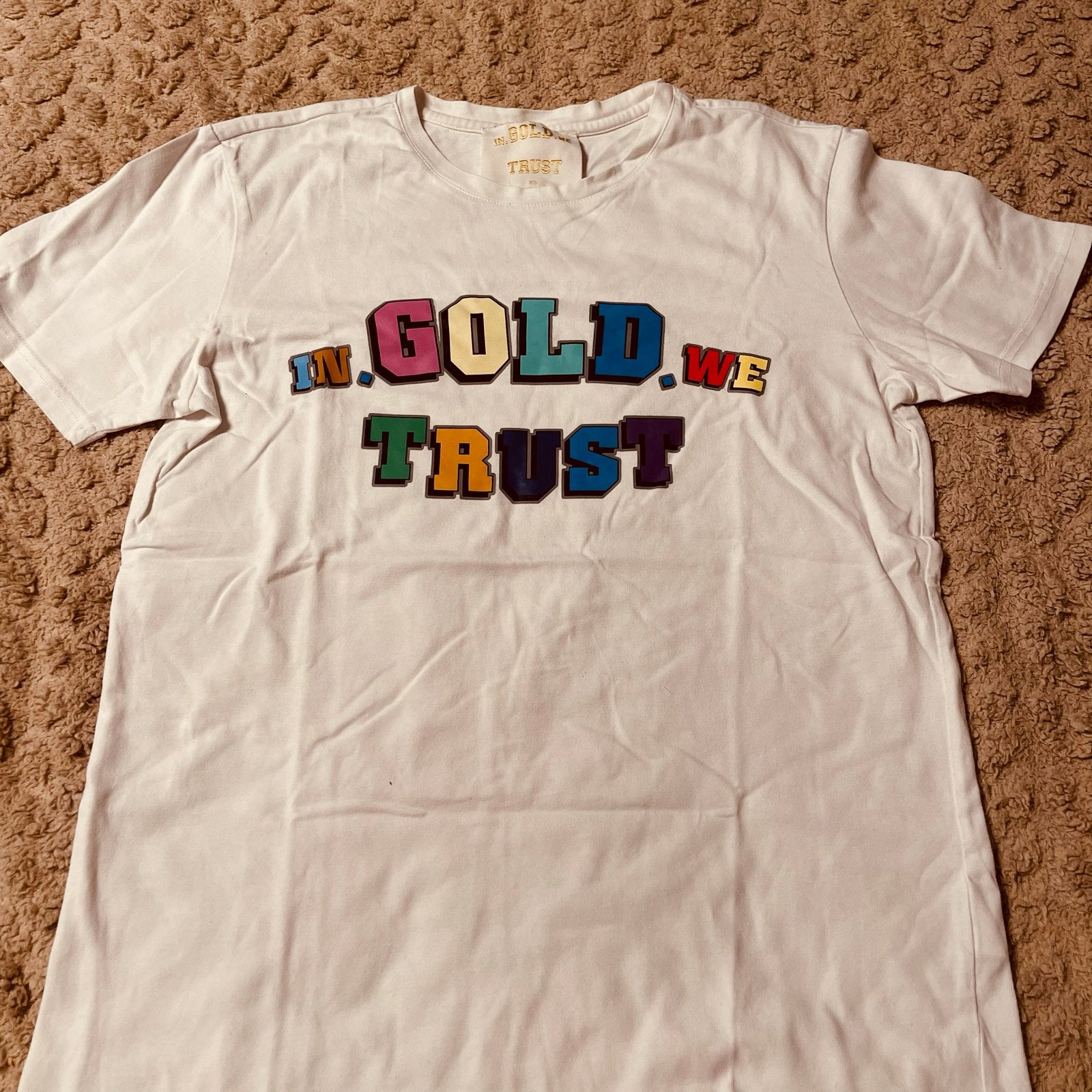 In Gold We Trust T-shirt - Wit met kleurrijke opdruk, Wit, Ophalen of Verzenden, Zo goed als nieuw, Korte mouw