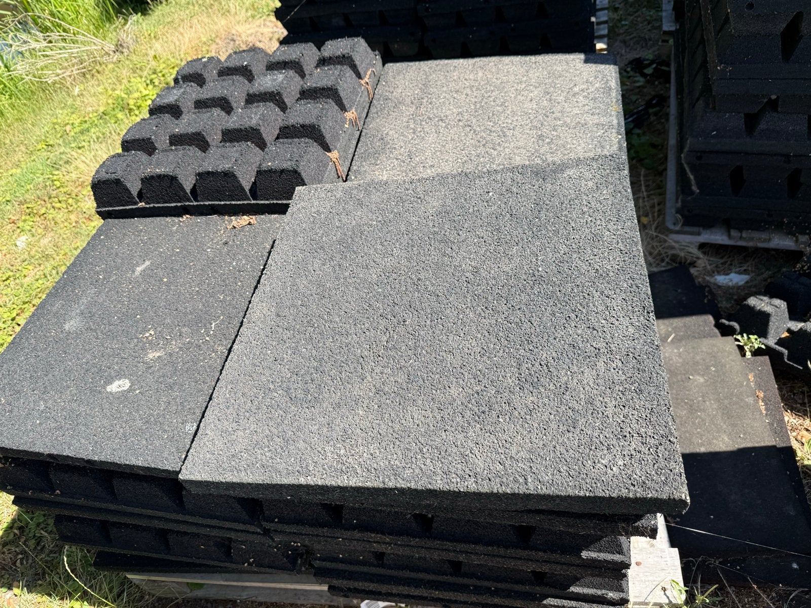 Rubberen tegels voor speelplaats of tuin, Tuin en Terras, Ophalen of Verzenden, Gebruikt, 20 m² of meer, Kunstgras