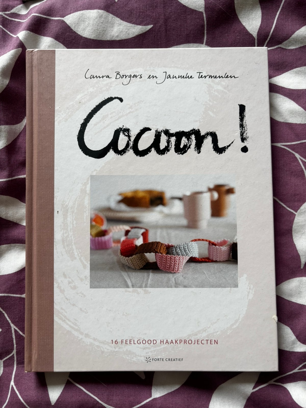 Cocoon! - Laura Borgers en Janneke Termeulen, Ophalen of Verzenden, Zo goed als nieuw, Haken, Patroon of Boek