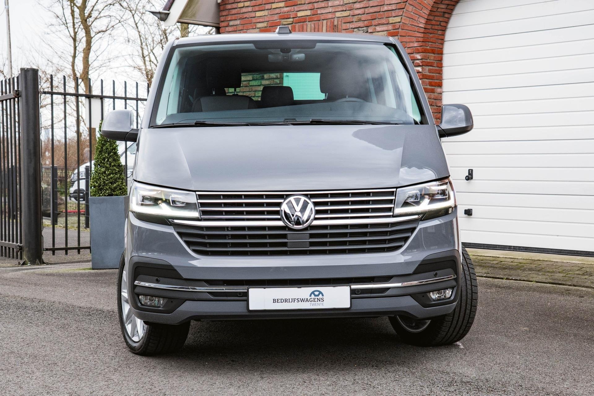 Volkswagen Transporter T6.1 CARAVELLE 2.0 TDI 150 PK DSG L2H, Stof, Gebruikt, Zwart, 4 cilinders
