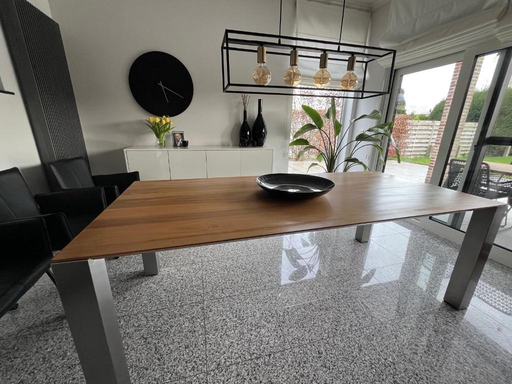 Eettafel + salontafel notenhout, Huis en Inrichting, Tafels | Eettafels, Ophalen, Gebruikt, Rechthoekig, 50 tot 100 cm