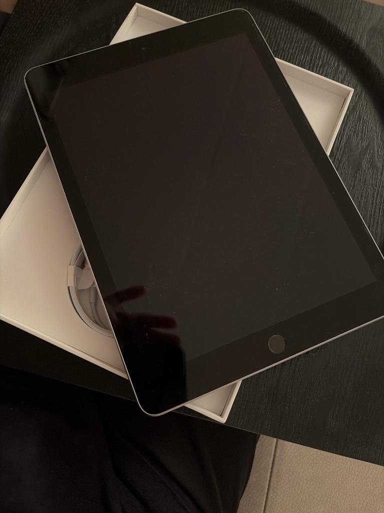 iPad (6th generation), Computers en Software, Apple iPads, 10 inch, Apple iPad, Ophalen of Verzenden, Zo goed als nieuw