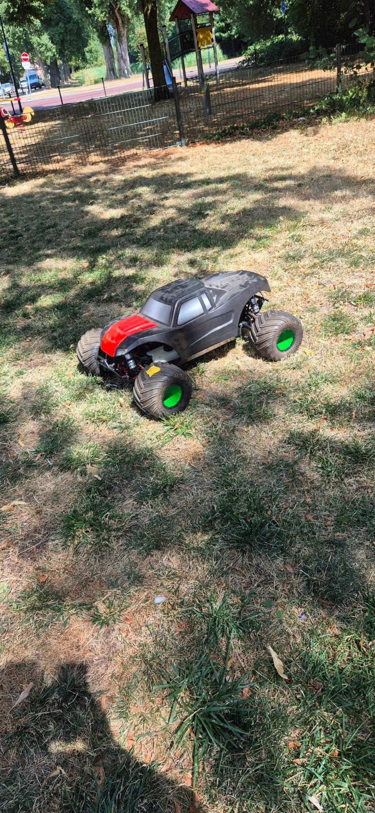 Grote RC Monster Truck met Benzine Motor enAfstandsbediening, Hobby en Vrije tijd, Benzine, Gebruikt, Auto offroad, Ophalen of Verzenden